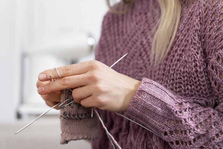 El tejido suele ser más conveniente que comprar ropa Foto: Freepik