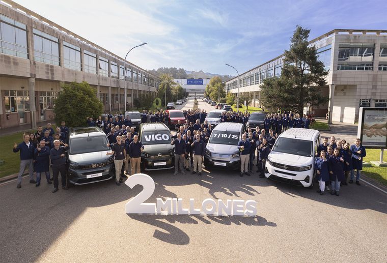 Stellantis anuncia que la fábrica de Vigo en España superó la producción de 2 millones de unidades. Stellantis anuncia que la fábrica de Vigo en España superó la producción de 2 millones de unidades.