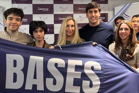 Karina Milei apoyando a Dante Di Carlo de La Juventud Libertaria. Karina Milei apoyando a Dante Di Carlo de La Juventud Libertaria.
