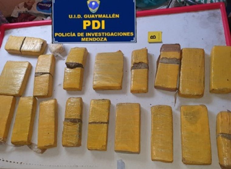 Los ladrillos de marihuana incautados Foto: Ministerio de Seguridad