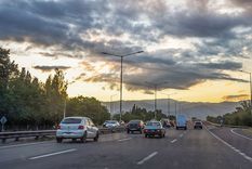 En un contexto de elevada inflación es cada vez más difícil sostener el seguro del auto. Foto: Santiago Tagua/MDZ