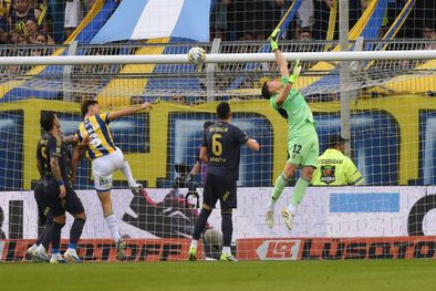 MDZol | Di María sorprendió a Brey y la metió desde el córner para enmarcar una brillante obra de arte en Central ante Boca.