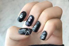 La manicura rockera será una de las estéticas más buscadas del 2022 Foto: Twitter