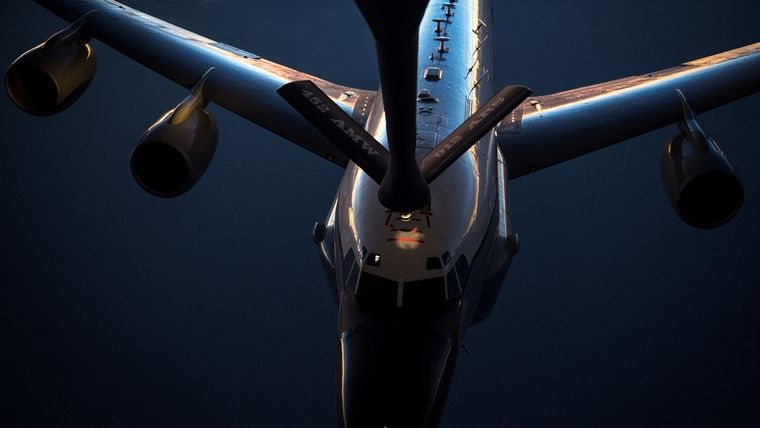 Un avión RC-135 de EE.UU. en pleno reabastecimiento aéreo durante una misión en el suroeste de Asia, 2019. Foto: RT
