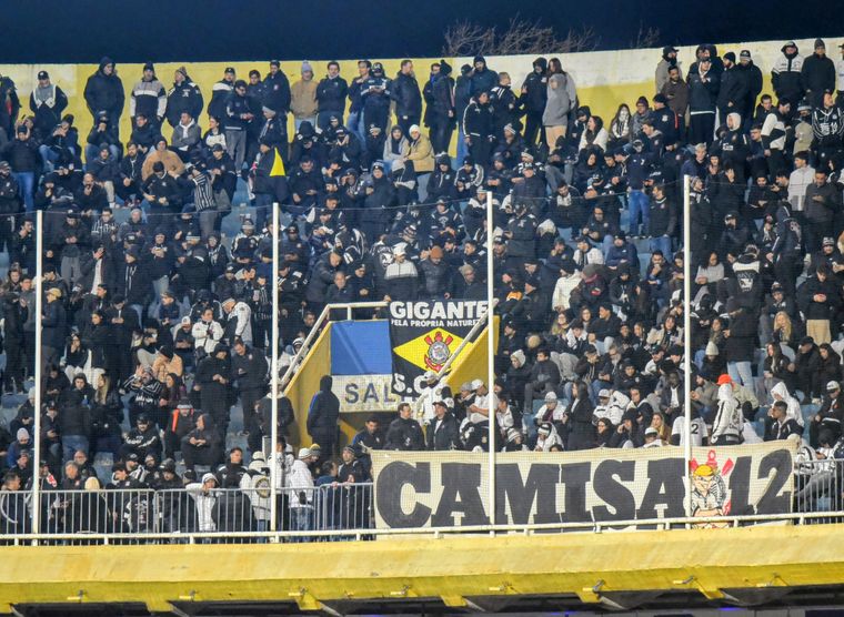 Central apunt&oacute; contra la hinchada de Corinthians.