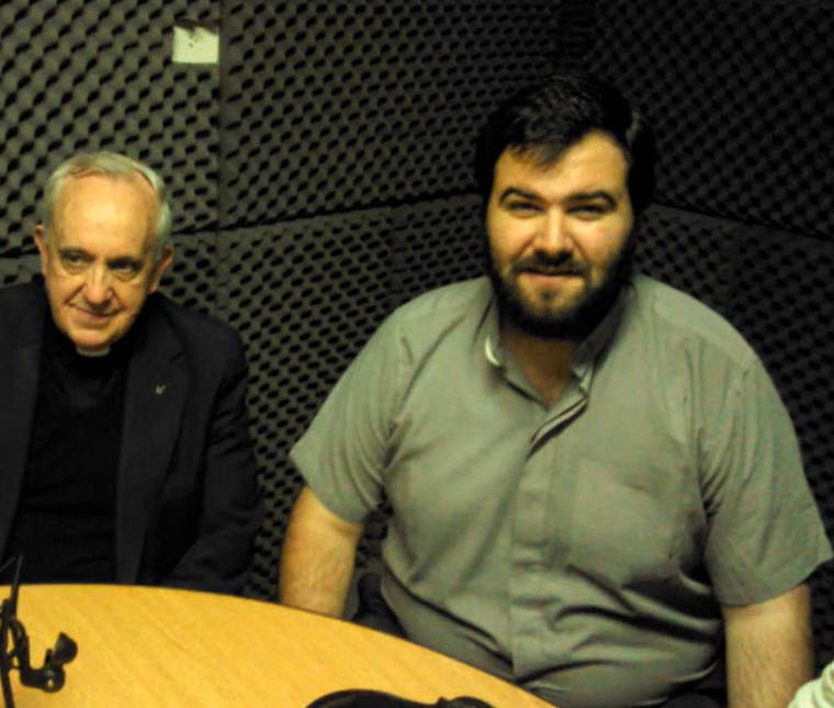 Jorge Bergoglio junto al padre Juan Asiasmendi. Jorge Bergoglio junto al padre Juan Asiasmendi.