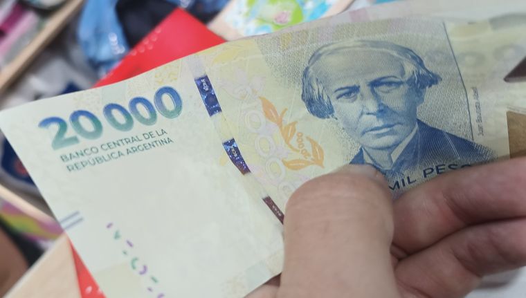 El Gobierno fijó la escala del salario mínimo hasta agosto de 2026.