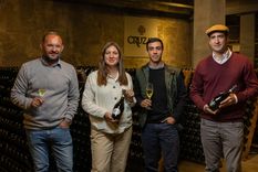 Alejandro López Grossi (CFO), Lorena Mulet (enóloga y directora general), Sergio Barros Baeza (Director ejecutivo), Tomás Cruzat (Director ejecutivo), el equipo directivo de Bodega Cruzat. Foto: Bodega Cruzat