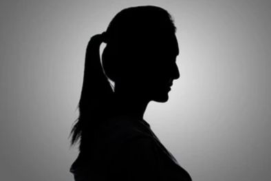 MDZol | modelo mujer incognita