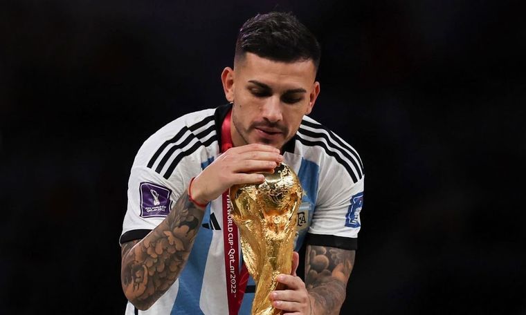 Paredes tiene nuevo club en Europa: compartirá con otro campeón del mundo Foto: EFE
