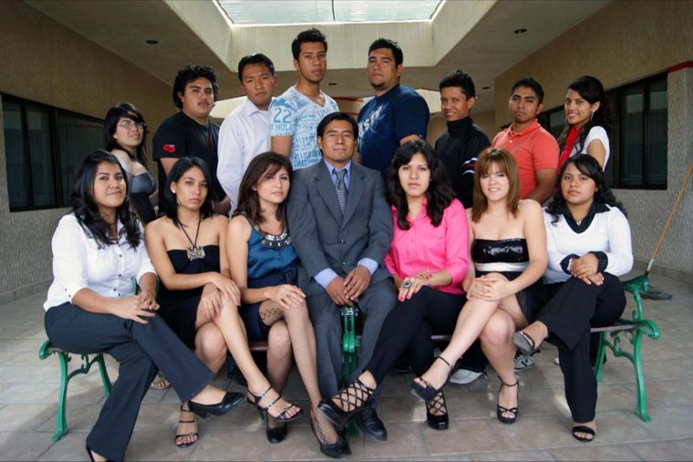 Los profesionales y ejecutivos muchas veces los incomoda las poses para las fotos corporativas. Foto: Blogspot.