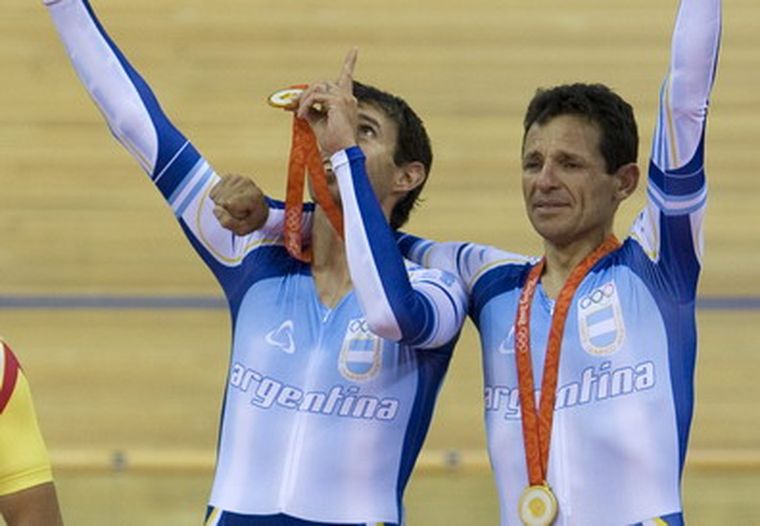 Gloria olímpica para la dupla argentina. Foto: EFE