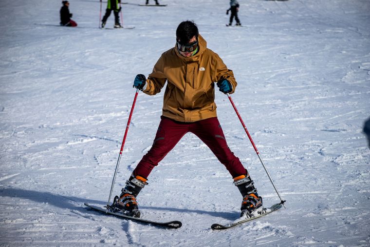 En las vacaciones de invierno se pueden hacer algunas actividades exclusivas, como esquiar. ¿Qué preferís? Foto: Telam