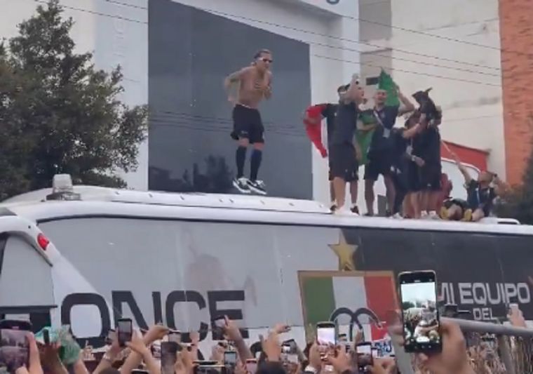Los jugadores fueron cuestionados por festejar antes del partido.