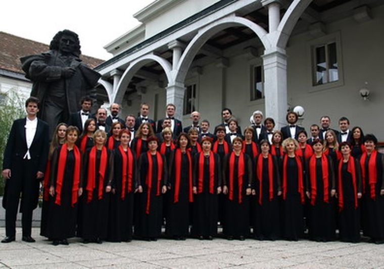 El coro actúa regularmente  en festivales y concursos en Eslovenia y el extranjero. Foto: Gentileza