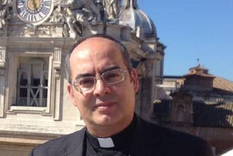 el papa lo que quiere es agarrar a maradona y decirle: pibe de oro, dame una mano y portate bien