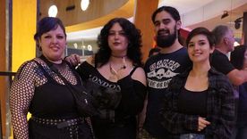 El total black unió a distintas generaciones bajo el mismo código de diseño. El total black unió a distintas generaciones bajo el mismo código de diseño.