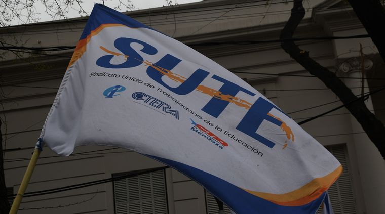 El SUTE busca un acuerdo en paritarias con el Gobierno provincial Foto: Rodrigo D'Angelo / MDZ El SUTE busca un acuerdo en paritarias con el Gobierno provincial Foto: Rodrigo D'Angelo / MDZ