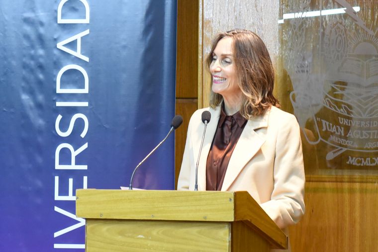Mariana Di Leo fue la conductora del evento. Mariana Di Leo fue la conductora del evento.