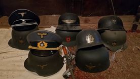 Incautaron armas militares y elementos con simbología nazi en la casa de un jubilado en Flores.