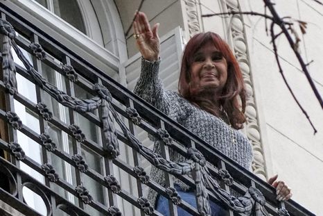 Cristina Fernández de Kirchner cumple su condena en su departamento ubicado en la calle San José 1111, en el barrio porteño de Constitución. Cristina Fernández de Kirchner cumple su condena en su departamento ubicado en la calle San José 1111, en el barrio porteño de Constitución.