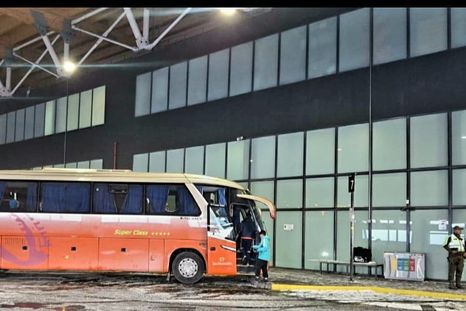El último micro con hinchas de la Universidad de Chile ya en Los Libertadores. El último micro con hinchas de la Universidad de Chile ya en Los Libertadores.
