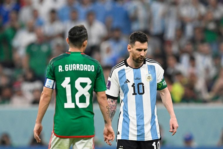 Guardado bancó a Messi tras la polémica con el Canelo. Foto: EFE