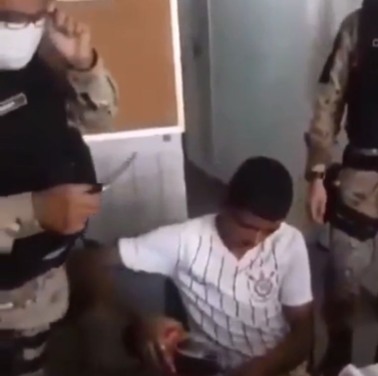 El festejo tuvo torta y gaseosa, pero los efectivos fueron sumariados