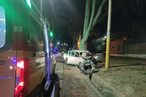 colisionaron una camioneta y un colectivo en lujan: dos heridos colisionaron una camioneta y un colectivo en lujan: dos heridos