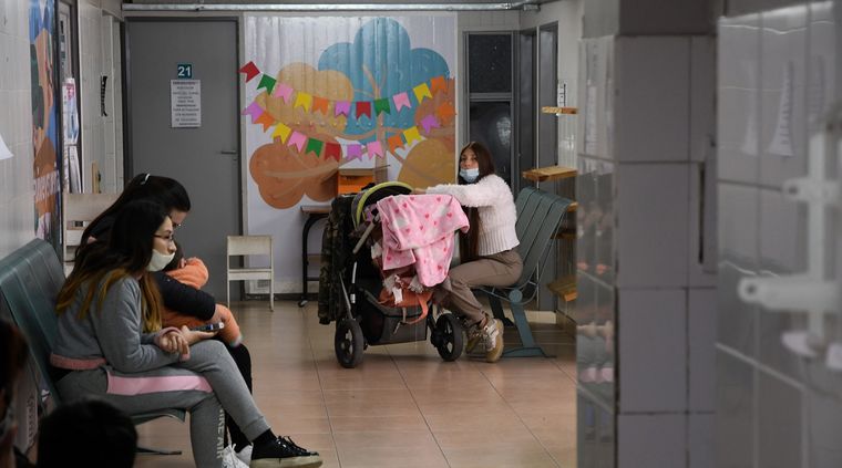 La digitalización de datos permitirá agilizar la atención en la red primaria de atención, según el Gobierno Provincial. Foto: ALF PONCE MERCADO / MDZ