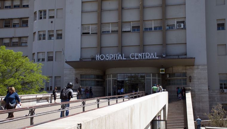 El Hospital Central en la mira. Foto: ALF PONCE MERCADO / MDZ