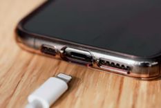Cómo limpiar el puerto de carga del celular sin dañarlo: guía paso a paso