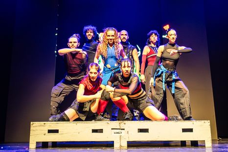 Mayumana recorre el país con su show Currents. Mayumana recorre el país con su show Currents.