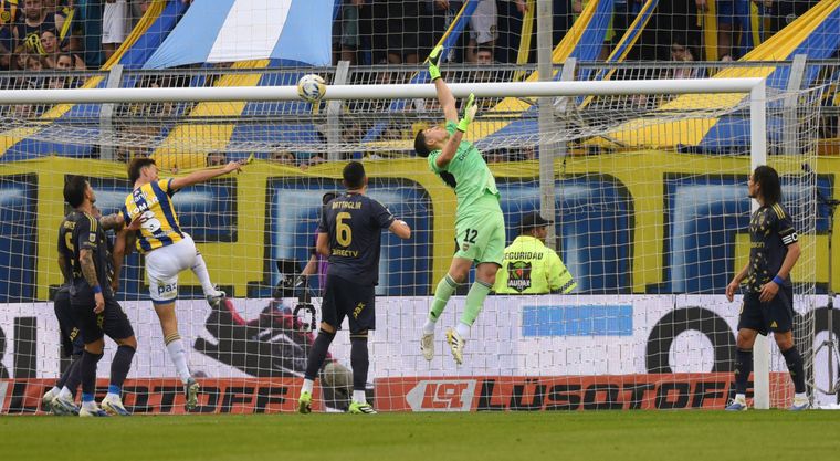 Di María sorprendió a Brey y la metió desde el córner para enmarcar una brillante obra de arte en Central ante Boca.