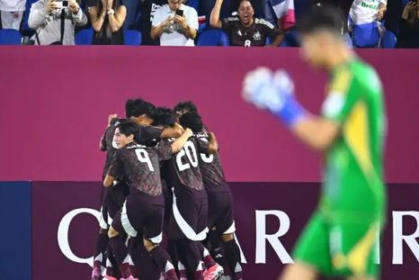 México eliminó a Argentina del Mundial Sub 17 y los medios de aquel país lo festejaron como un título. México eliminó a Argentina del Mundial Sub 17 y los medios de aquel país lo festejaron como un título.
