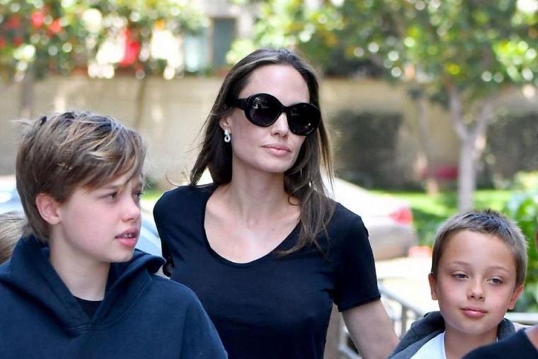 Shiloh Nouvel Jolie-Pitt Shiloh Jolie Pitt junto a su madre Angelina Jolie Foto: Mundo deportivo