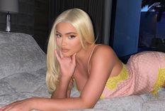 La socialité se disfrazó de súper heroe.