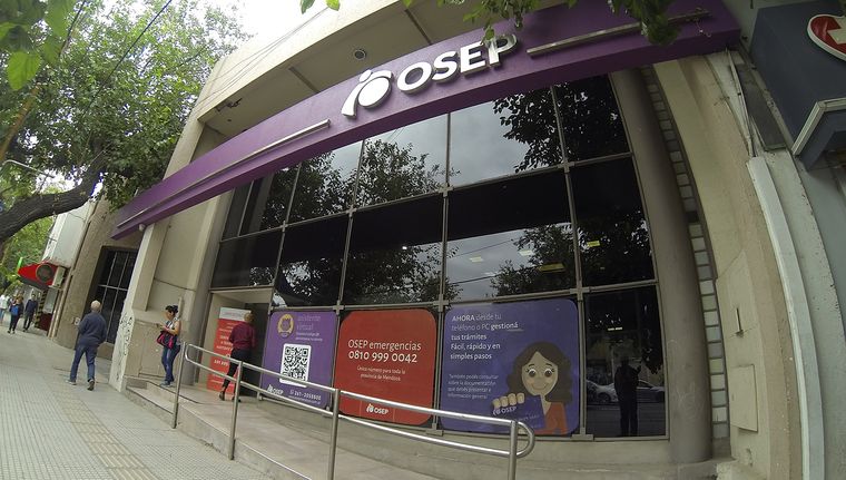 Los afiliados voluntarios volverán a pagar cuotas con aumentos Foto: ALF PONCE MERCADO / MDZ