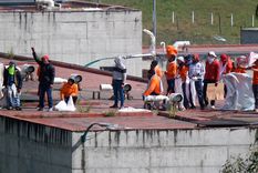 Así reclamaban presos en una cárcel ecuatoriana Foto: AFP