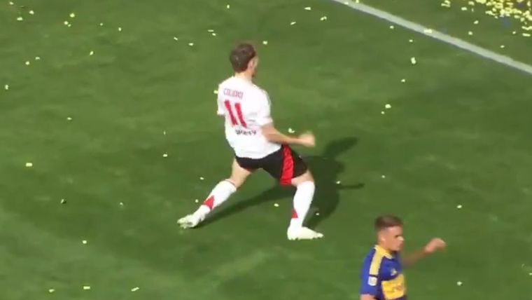 Colidio grita el gol de cara a los hinchas de Boca. Foto: Captura video