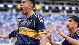 Rodrigo Battaglia, autor del 2-0 de Boca ante Benfica, lo grita con todo frente a la numerosa hinchada xeneize en Miami. Boca necesitará convertir varios goles.
