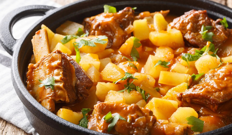 Esta receta es tan antigua que en muchos pueblos se transmite de forma oral, manteniendo casi intacto su sabor tradicional.