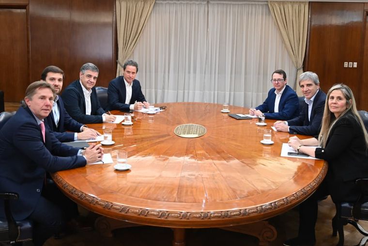 La reunión de Jorge Macri y sus funcionarios con Luis Caputo en el Ministerio de Economía. La reunión de Jorge Macri y sus funcionarios con Luis Caputo en el Ministerio de Economía.