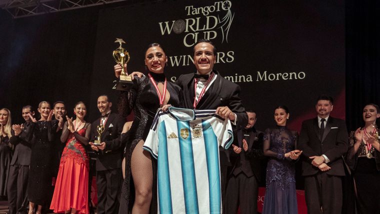 La pareja mendocina durante la premiación en la Tango to Istanbul World Cup