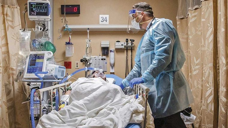 La OPS informó más casos entre niños y adolescentes mientras se está a la espera de la autorización de las vacunas