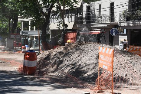 La remodelación de la calle Sarmiento comenzó los primeros días de julio. La remodelación de la calle Sarmiento comenzó los primeros días de julio.