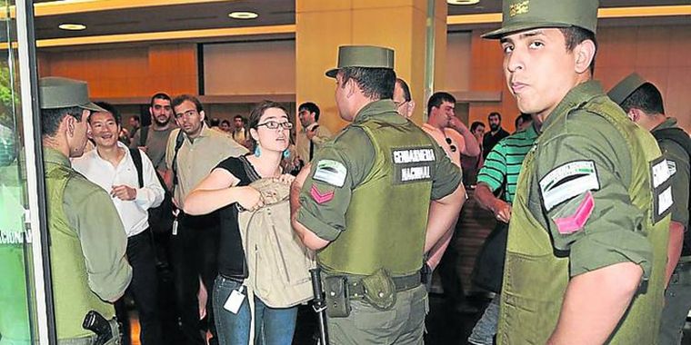 En Cablevisión. Gendarmería durante el allanamiento de 2011.