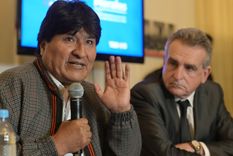 Evo Morales junto a Agustín Rossi en la Universidad Nacional de Rosario Foto: Télam