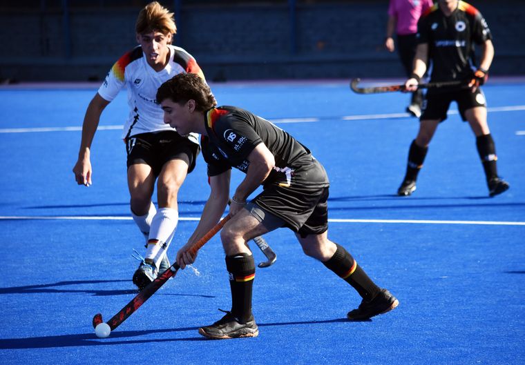 El Clausura masculino de hockey sobre césped puso primera este domingo. El Clausura masculino de hockey sobre césped puso primera este domingo.