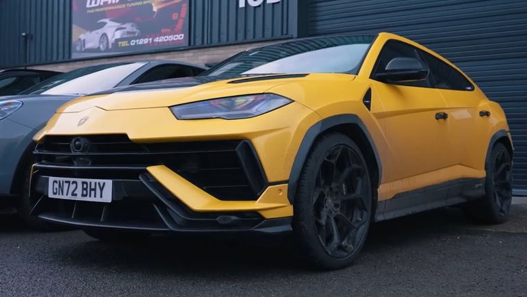 Lamborghini Urus Performance (CarWow)